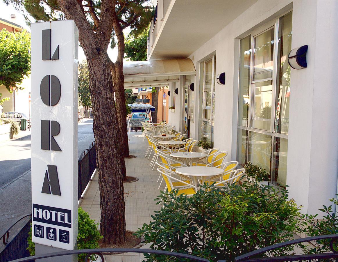 Hotel Lora Rimini Bagian luar foto