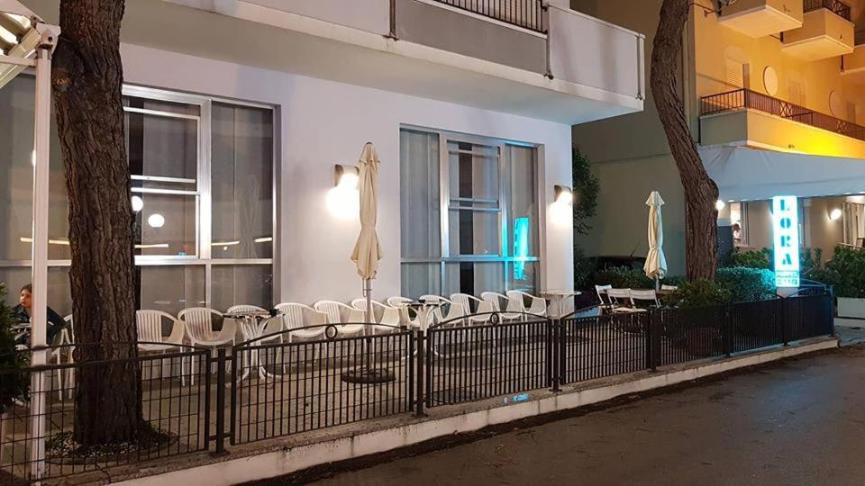 Hotel Lora Rimini Bagian luar foto